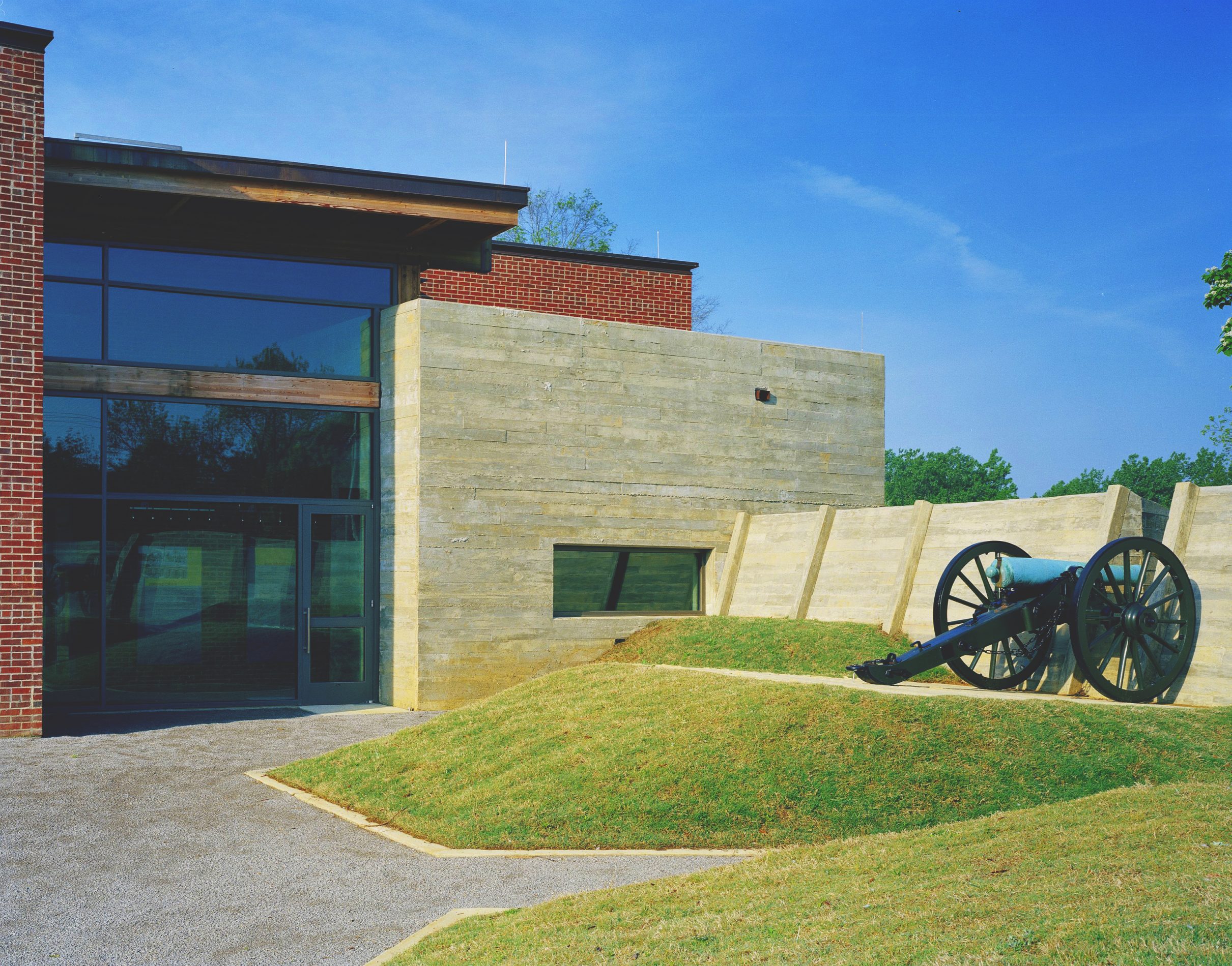 Civil-War-Interpretive-Center-Corinth-MS_cannon-2-2421x1900