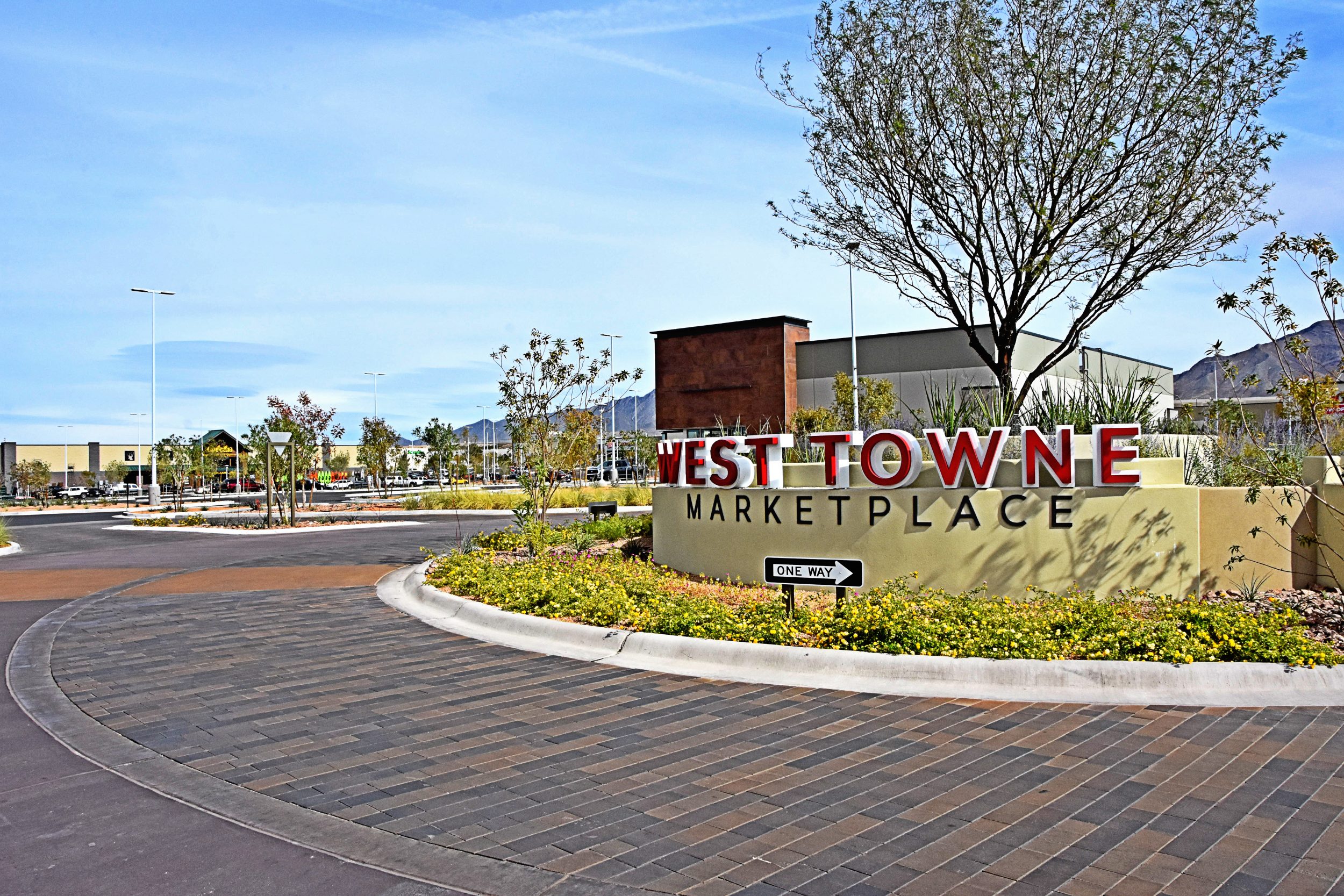 West-Towne-Marketplace_8974-2500x1667